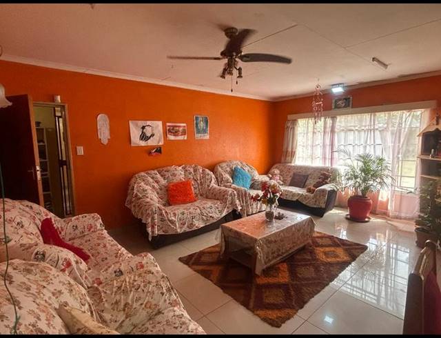 3 BEDROOM HOUSE FOR SALE IN KOSMOSPARK